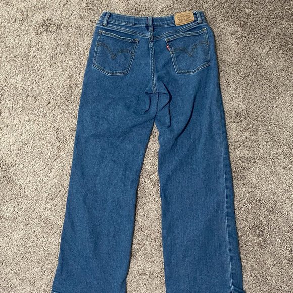 Girl's Levi's Jeans - Picture 2 of 2